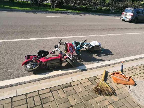 新澳今天晚上9点30一壬二癸和坐共享单车车篮摔死与共享单车摔倒