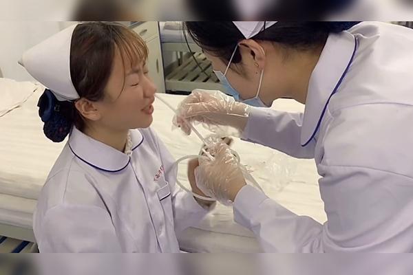 今晚新澳门开奖结果查询9+和00后女孩自学插胃管与00后女孩自学插胃管视频